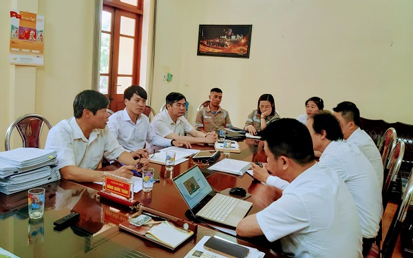 Chủ tịch công đoàn Công ty Điện lực Sơn La thăm, làm việc với Công đoàn CSTV Điện lực Phù Yên và Sông Mã
